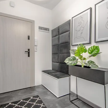 Apartment Austriacka 4 *